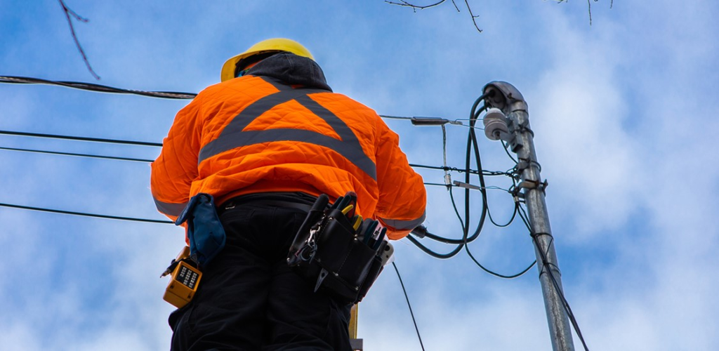 Telecom workers across Maine are installing fiber-optic